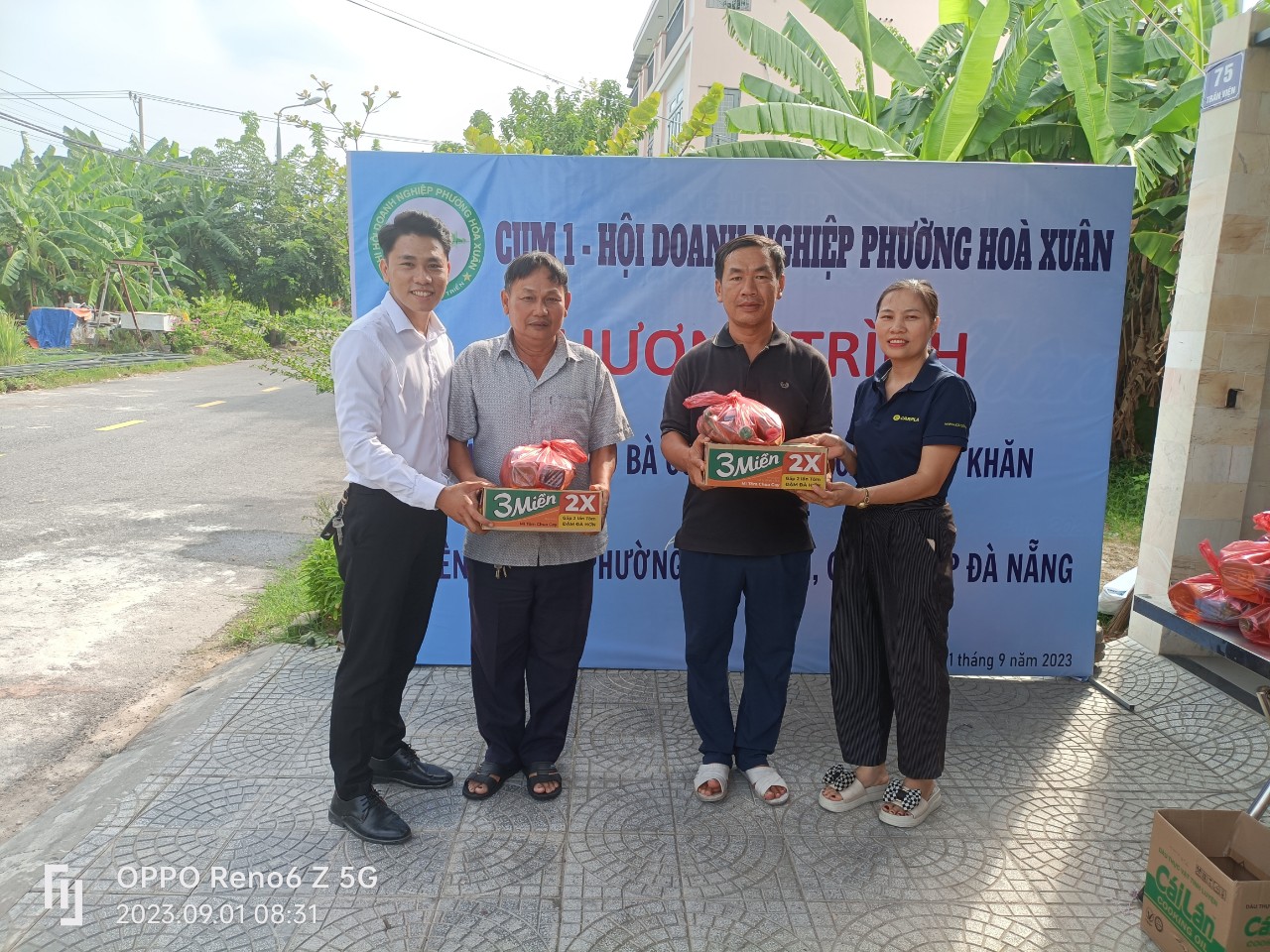 hoi dn hoaxuan traoqua 10