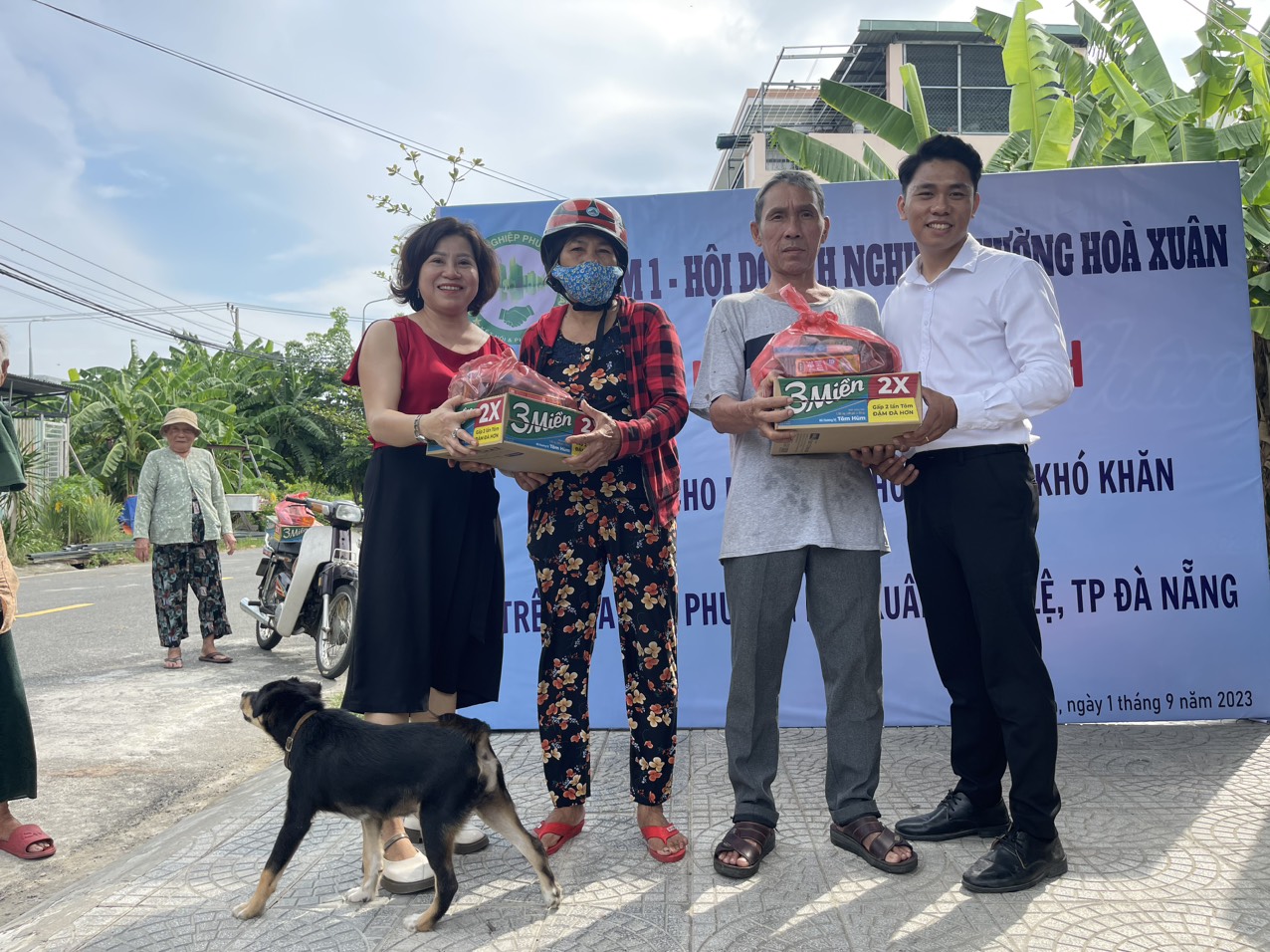 hoi dn hoaxuan traoqua 5