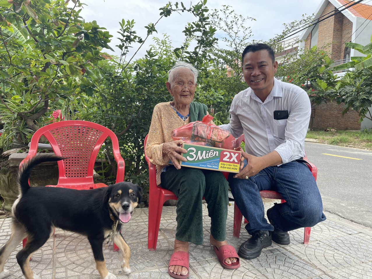 hoi dn hoaxuan traoqua 6