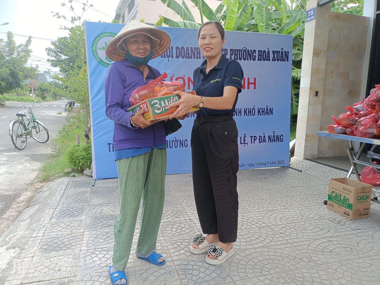 hoi dn hoaxuan traoqua 8